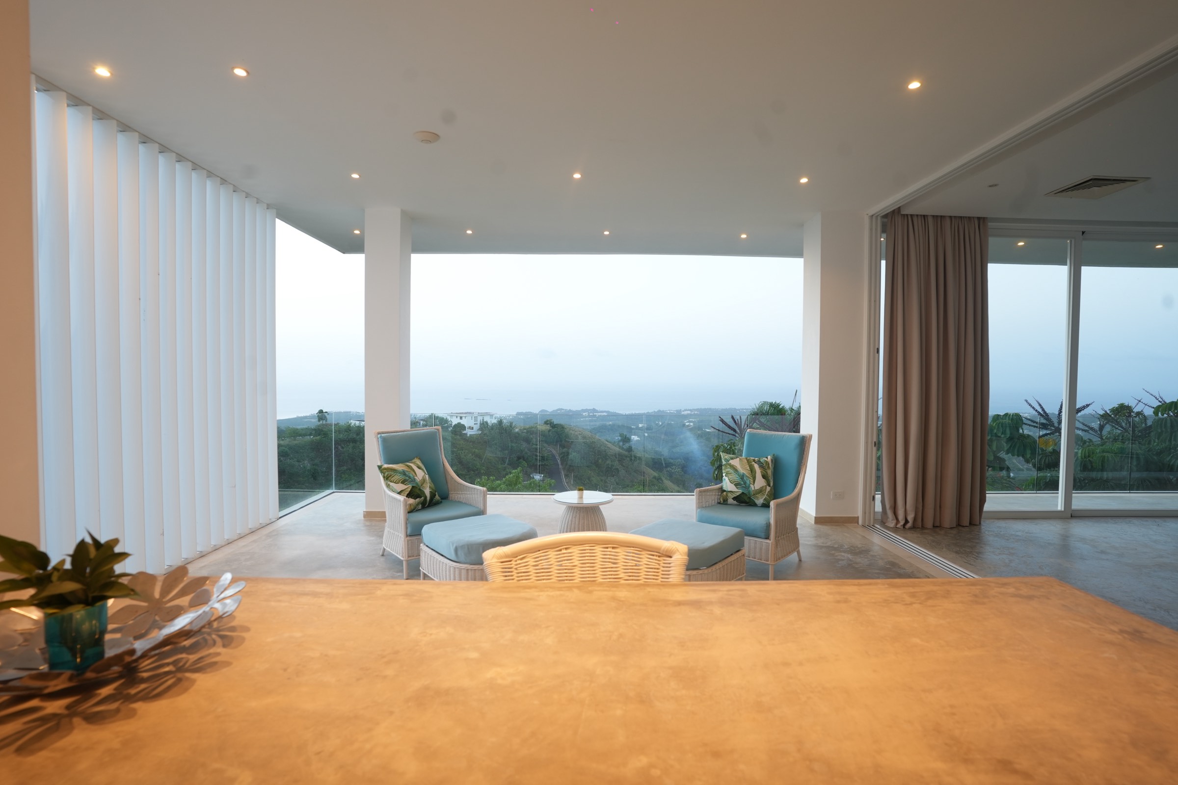 Dormitorio con vista al atardecer